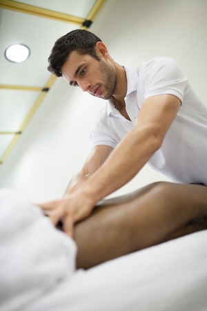 physiotherapist applying massage 2023 11 27 05 11 41 utc Puntzio lehorra